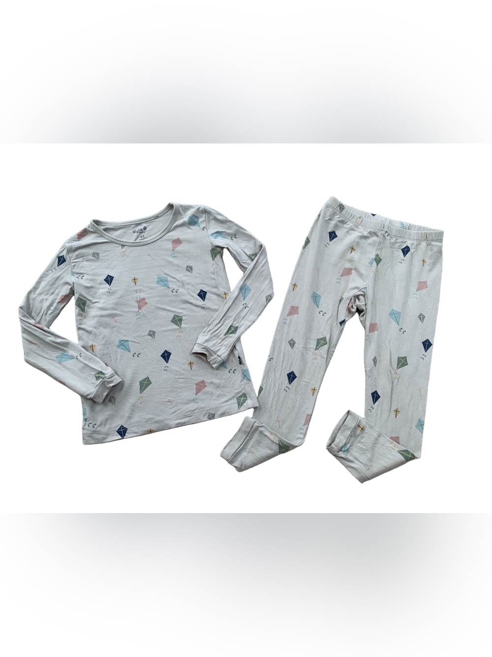 Kyte Baby Size 4T Colorful Kites Kite Print on Oat Two Piece Bamboo Pajamas
